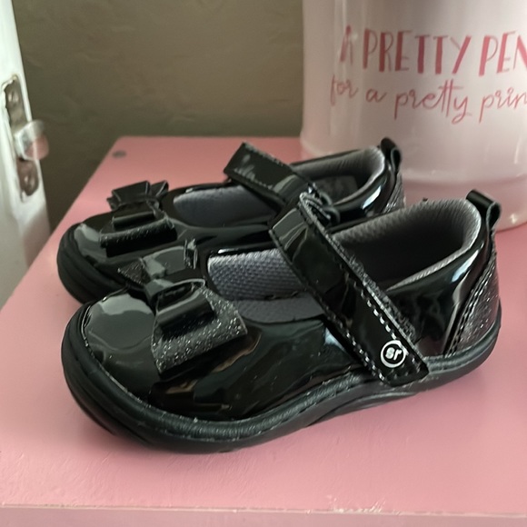Adorable surprise by stride rite dress shoes - Picture 3 of 4